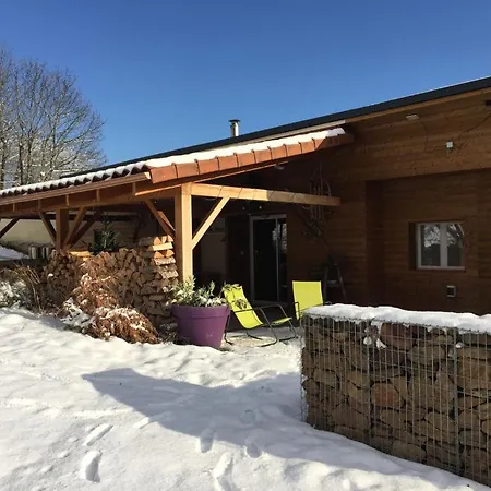 Holiday home Lama-gite-des-puys Ecologique A 30km Des Pistes, Visite Aux Lamas Charge Ve Montaigut-le-Blanc (Puy-de-Dome)