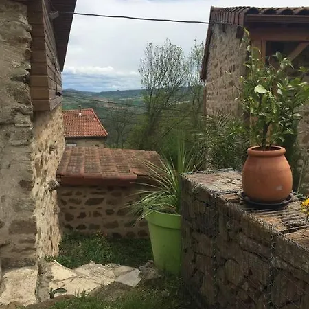 Lama-gite-des-puys Ecologique A 30km Des Pistes, Visite Aux Lamas Charge Ve Holiday home Montaigut-le-Blanc (Puy-de-Dome)