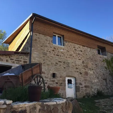 Lama-gite-des-puys Ecologique A 30km Des Pistes, Visite Aux Lamas Charge Ve Holiday home *