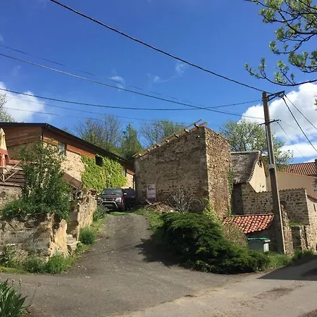 Holiday home Lama-gite-des-puys Ecologique A 30km Des Pistes, Visite Aux Lamas Charge Ve *