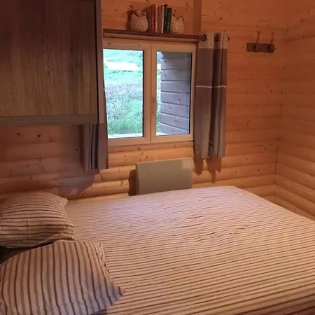 Holiday home Lama-gite-des-puys Ecologique A 30km Des Pistes, Visite Aux Lamas Charge Ve *