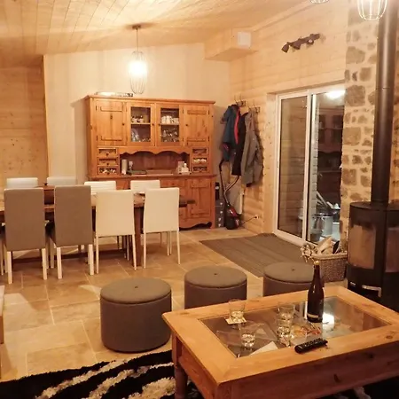 Holiday home Lama-gite-des-puys Ecologique A 30km Des Pistes, Visite Aux Lamas Charge Ve Montaigut-le-Blanc (Puy-de-Dome)