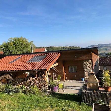 Holiday home Lama-gite-des-puys Ecologique A 30km Des Pistes, Visite Aux Lamas Charge Ve Montaigut-le-Blanc (Puy-de-Dome)
