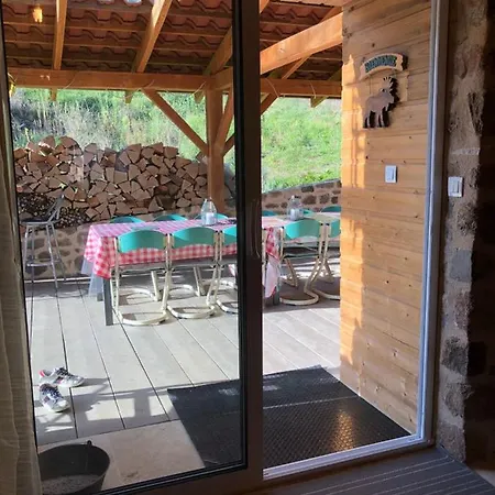 Holiday home Lama-gite-des-puys Ecologique A 30km Des Pistes, Visite Aux Lamas Charge Ve Montaigut-le-Blanc (Puy-de-Dome)