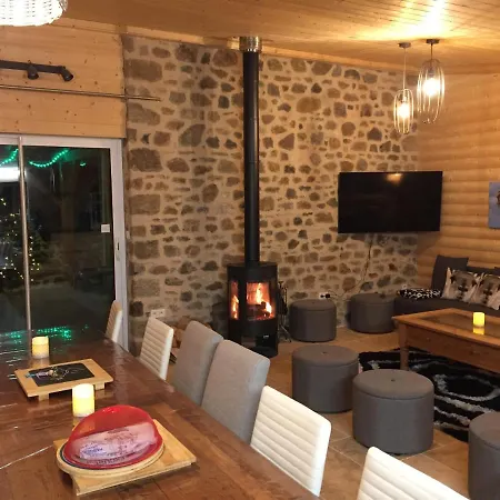 Holiday home Lama-gite-des-puys Ecologique A 30km Des Pistes, Visite Aux Lamas Charge Ve Montaigut-le-Blanc (Puy-de-Dome)