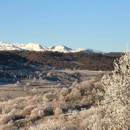 Holiday home Lama-gite-des-puys Ecologique A 30km Des Pistes, Visite Aux Lamas Charge Ve *