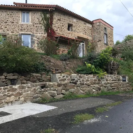 Holiday home Lama-gite-des-puys Ecologique A 30km Des Pistes, Visite Aux Lamas Charge Ve