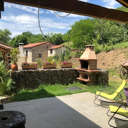 Holiday home Lama-gite-des-puys Ecologique A 30km Des Pistes, Visite Aux Lamas Charge Ve