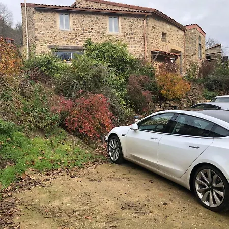 Holiday home Lama-gite-des-puys Ecologique A 30km Des Pistes, Visite Aux Lamas Charge Ve